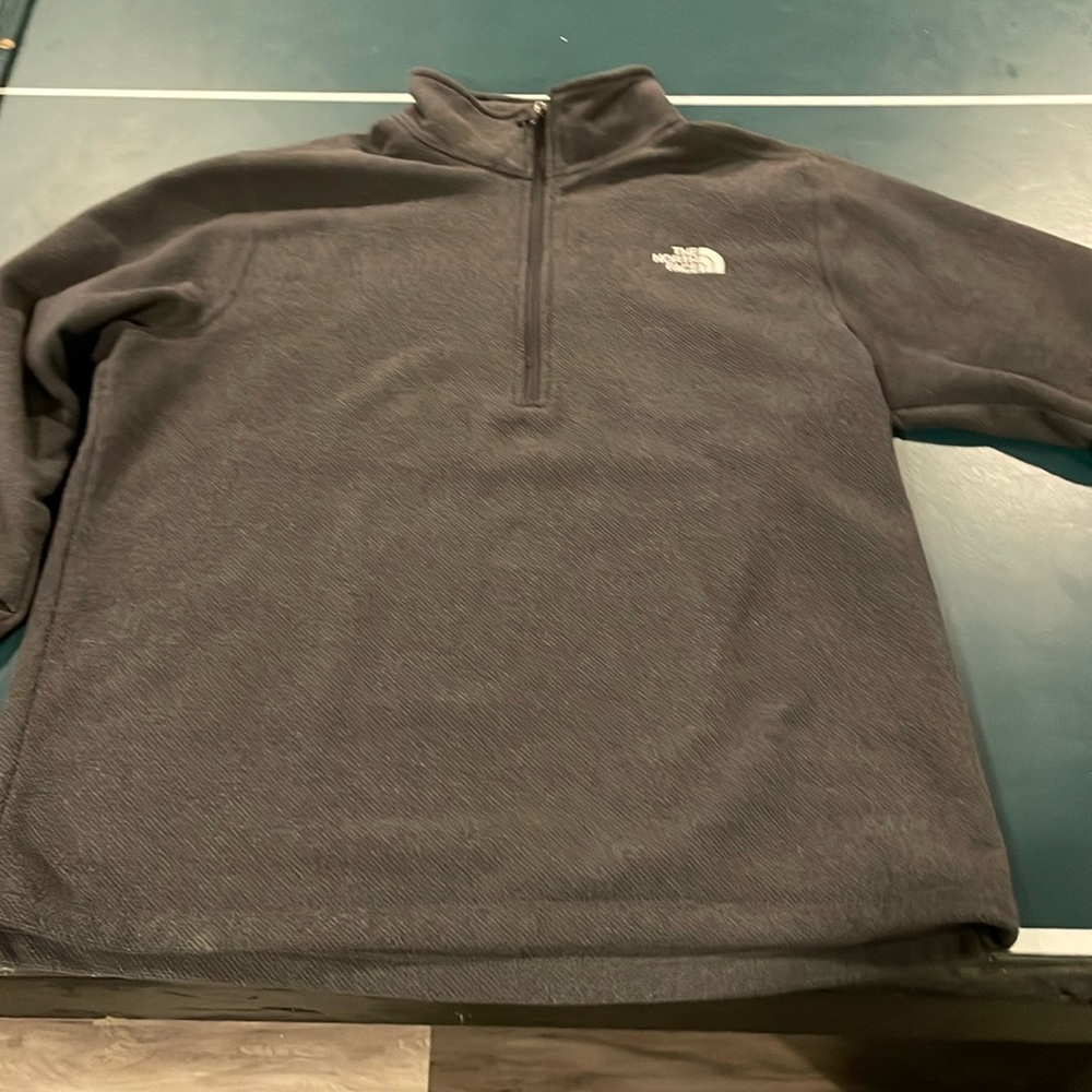 North Face 1/4 zip pullover.  Excellent condition.  Soft and comfy